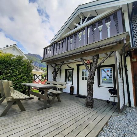 Fjordgaestehaus Innfjorden Exteriör bild