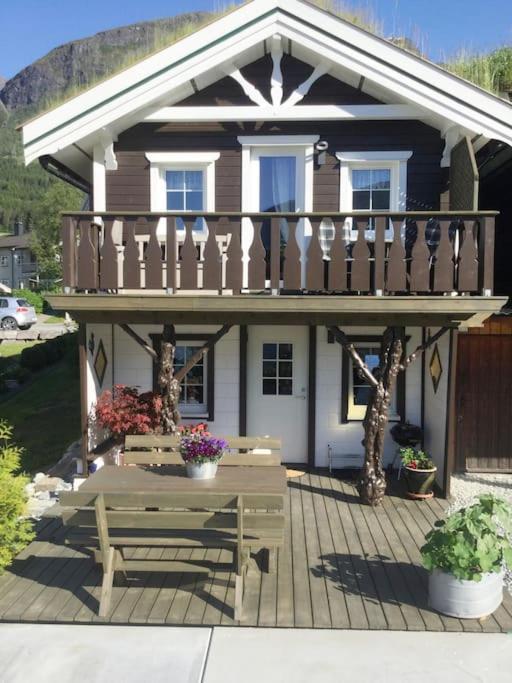 Fjordgaestehaus Innfjorden Exteriör bild