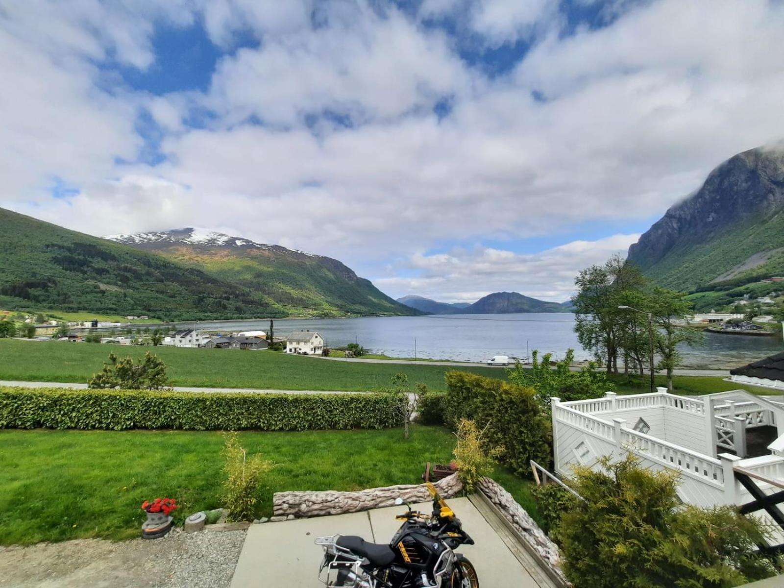 Fjordgaestehaus Innfjorden Exteriör bild